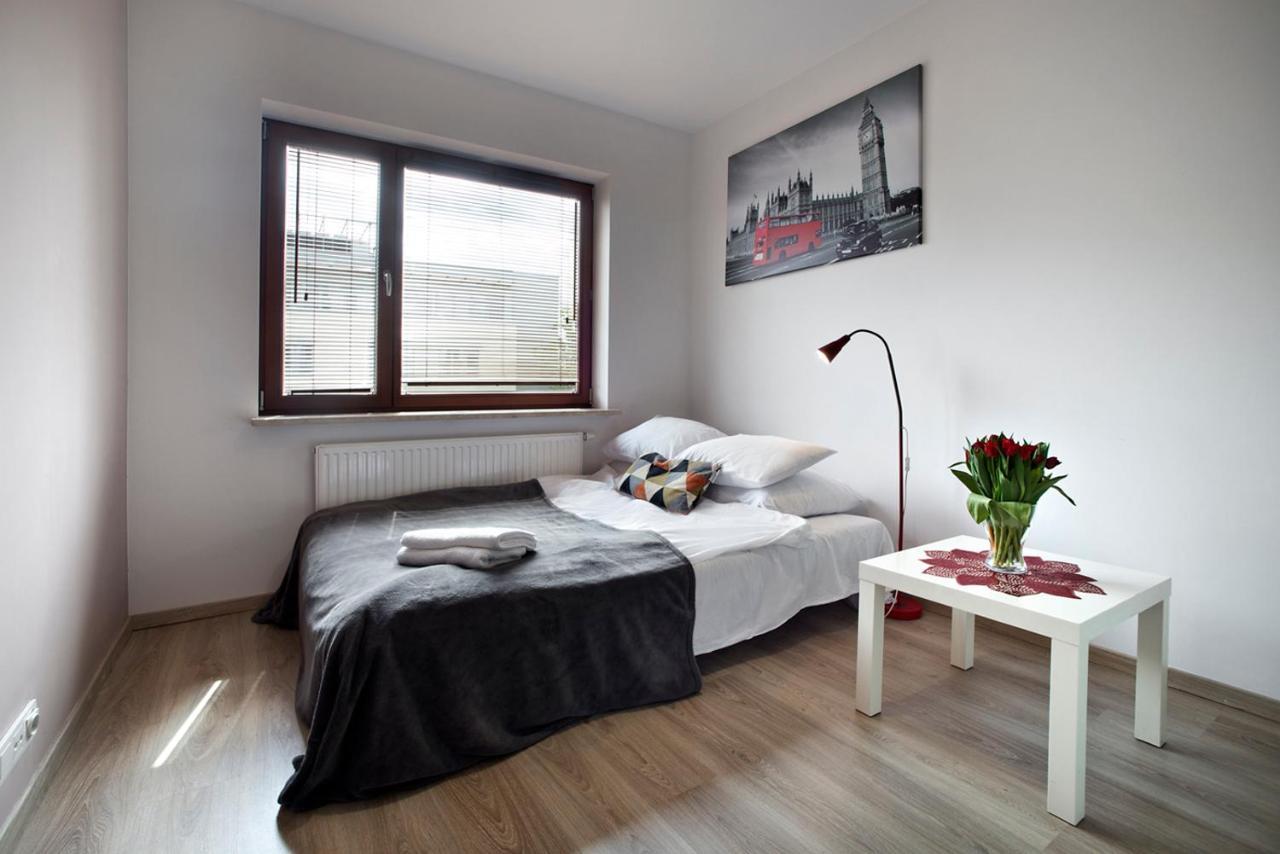 Airport Okecie Klobucka P&O Serviced Apartments Varsovia Exterior foto