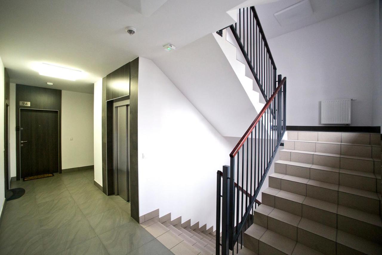 Airport Okecie Klobucka P&O Serviced Apartments Varsovia Exterior foto